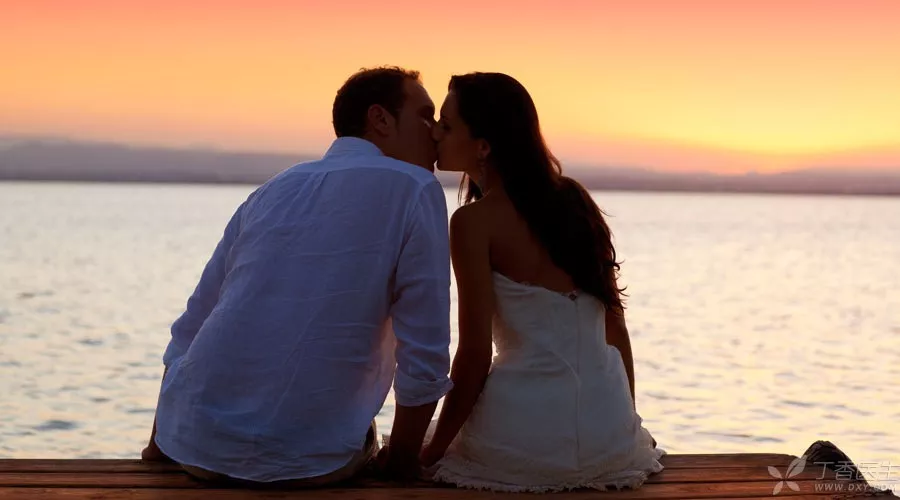 谈情说“艾”要有一“套”，安全套的正确用法和7个必备技巧